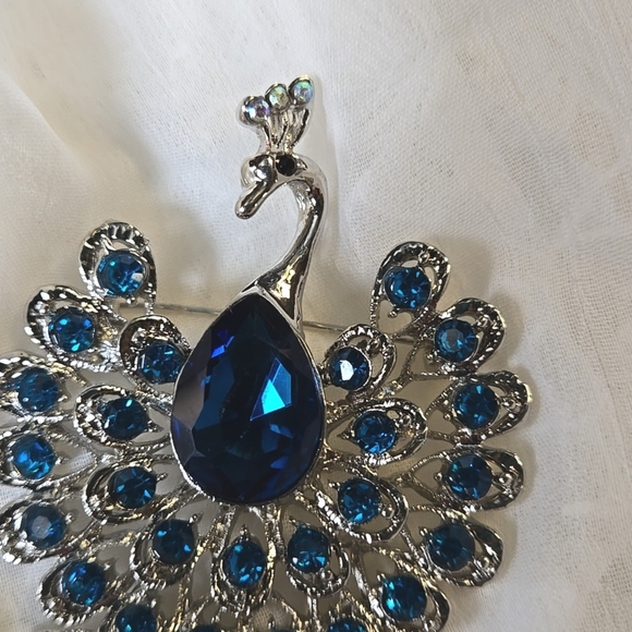 Peacock Brooch Pin - Picture 2 of 3